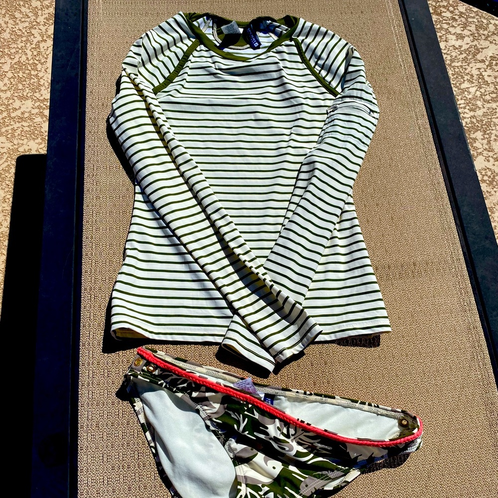 Size small Sperry women’s activewear bikini set.